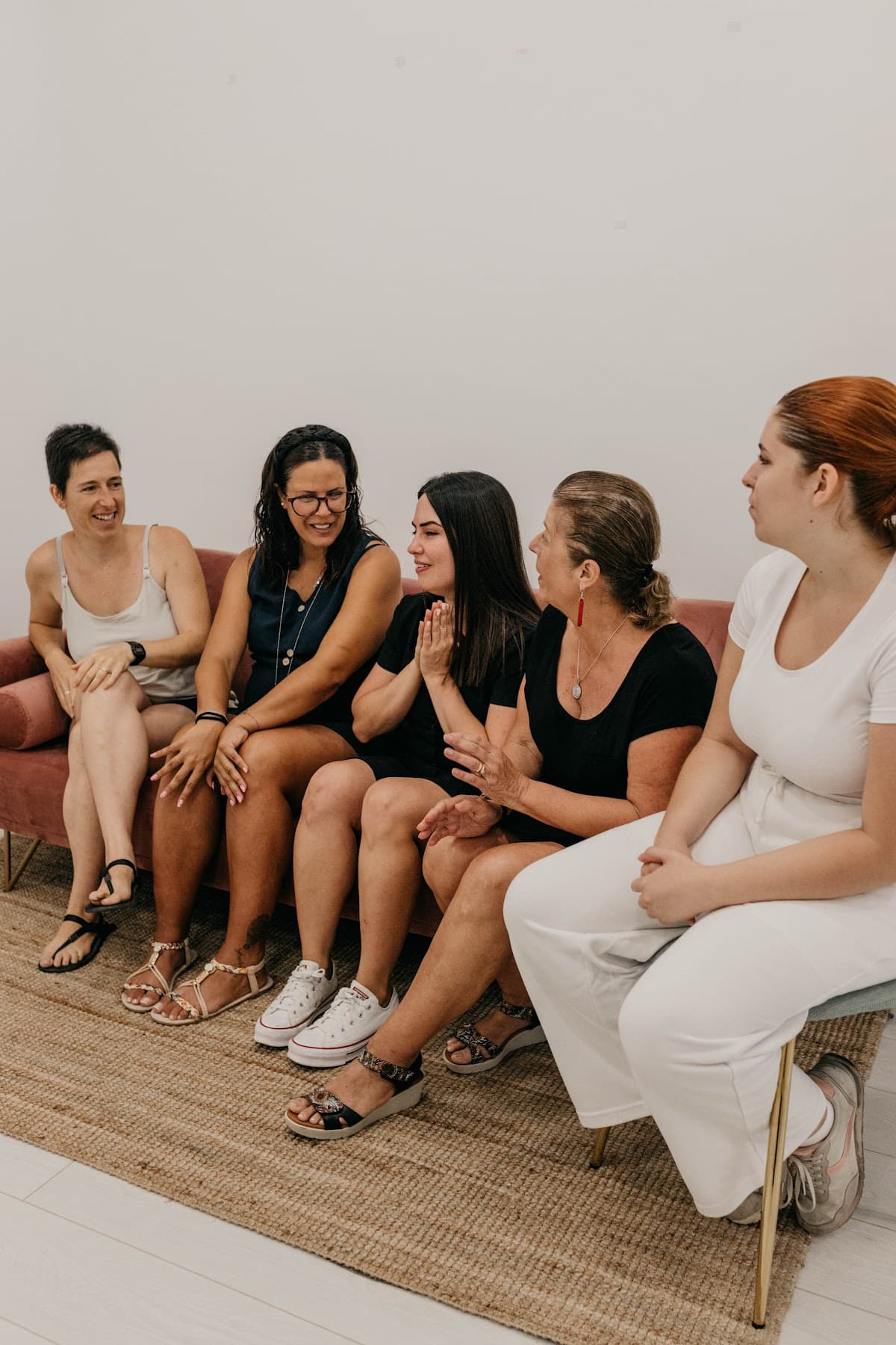 Equipo de Clínica Cicles reunido y conversando